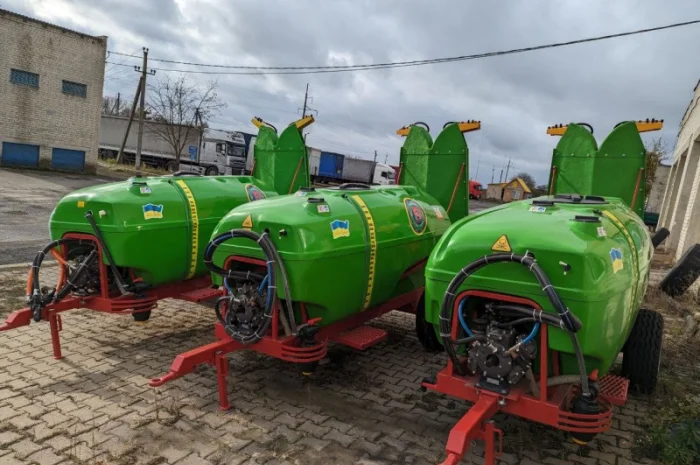 Продам садовый опрыскиватель на 2000 литров Прицепной Родос-2000- фото № 1