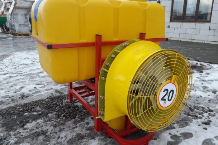 Садовий навісний обприскувач 800 л- фото № 1