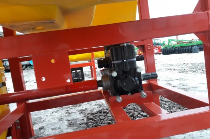 Садовий навісний обприскувач 800 л- фото № 4