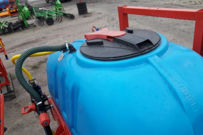 Навісний обприскувач 400 л для внесення пестицидів штанга 12 м- фото № 1