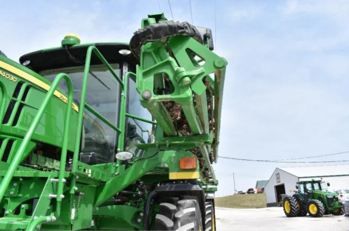 Б/у опрыскиватель John Deere R4030 (4730)- фото № 5