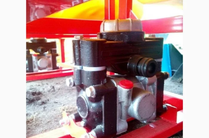 Продаж оприскувачів Польша Полмарк на 200л- фото № 2