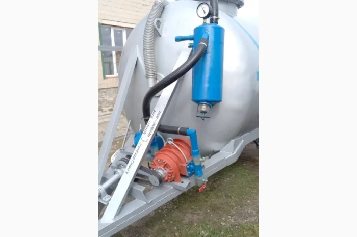 Причіп-бочка МЖТ-6 вакумна з розкидачем навозу- фото № 3