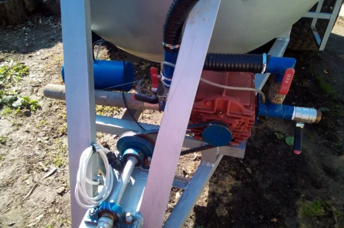 Бочка МЖТ-6 з вакумною установкою та розкидачем навозу- фото № 2