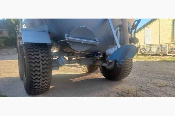 Бочка навозу МЖТ-12 (12м3) з розкидачем та мішалкою- фото № 7