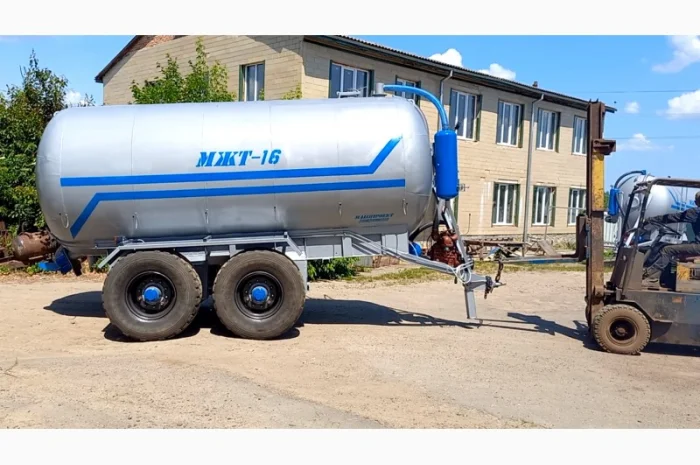 Вакумна бочка МЖТ-16 на пневмоподушках з розкидачем 12-14м- фото № 2