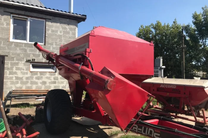 Прицепной пневматический бункер для внесения сухих удобрений ELEPHANT 5500- фото № 1