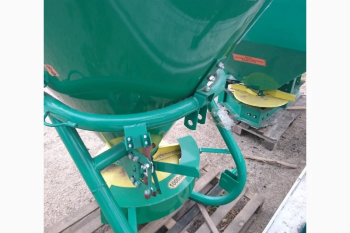 Машина внесения удобрений МВУ-700, Розкидач добрив МВД-0, 7, разбрасыватель. Акция- фото № 7