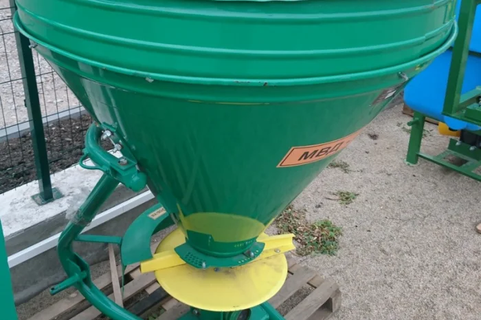 Машина внесения удобрений МВУ-700, Розкидач добрив МВД-0, 7, разбрасыватель. Акция- фото № 8