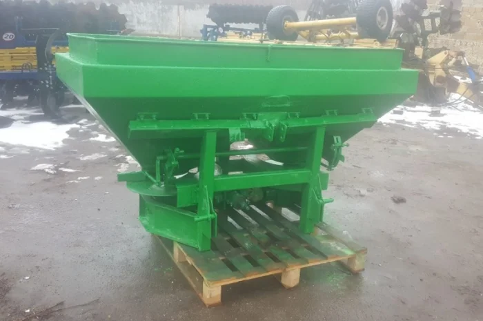 РОЗКИДАЧ мінеральних добрив МВД-900 Б/У- фото № 1