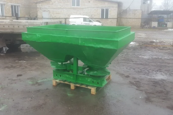 РОЗКИДАЧ мінеральних добрив МВД-900 Б/У- фото № 5