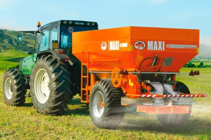 Захисні крила від бруду до розкидача Agrex Maxi 10000- фото № 1