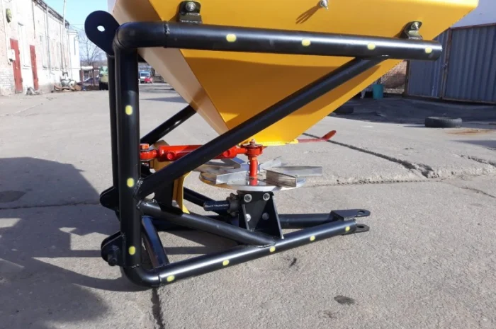 Разбрасыватель мин. удобрений РУН-600 гидравлический- фото № 3