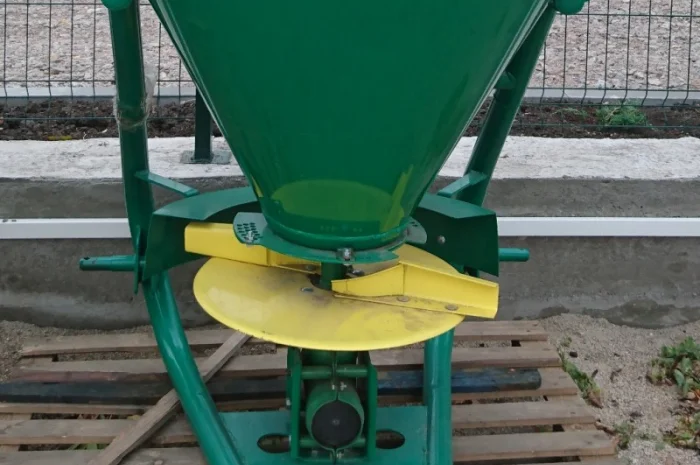 Розкидач добрив, навісний, МВД-0, 7, новий, виробництво, оригінальна продукція- фото № 3