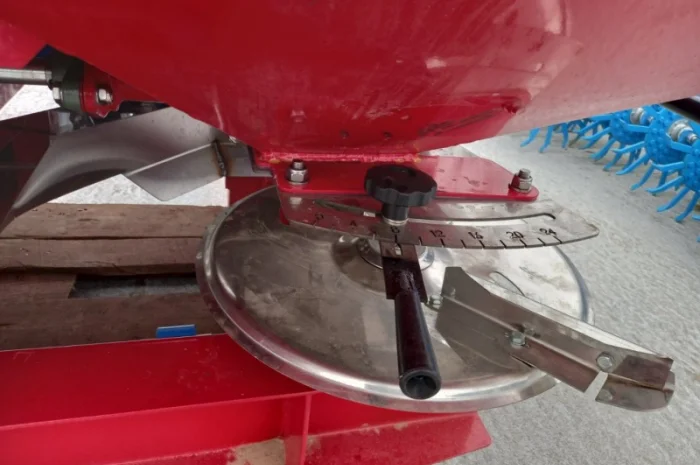 Розкидач мінеральних добрив РНД-1000- фото № 3