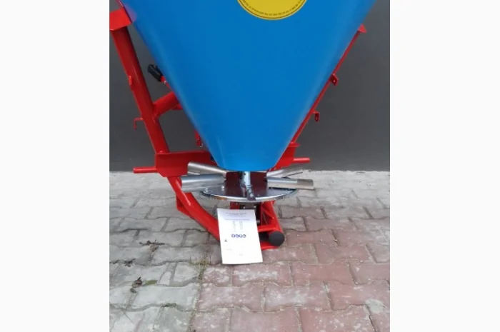 Розкидач міндобрив 500, 650, 1000л Польша- фото № 2