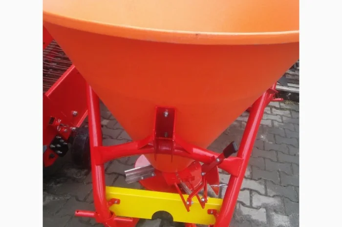 Розкидач міндобрив- фото № 1