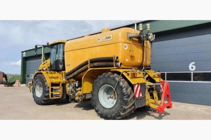 Самохідний розкидач органічних добрив Challanger Terra Gator 2244- фото № 3