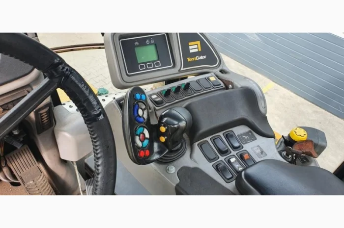 Самохідний розкидач органічних добрив Challanger Terra Gator 2244- фото № 5