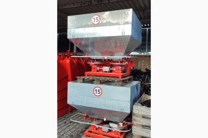 Розкидач міндобрив 300кг, 500кг, 650кг 1000кг польський(пластик, метал)- фото № 11