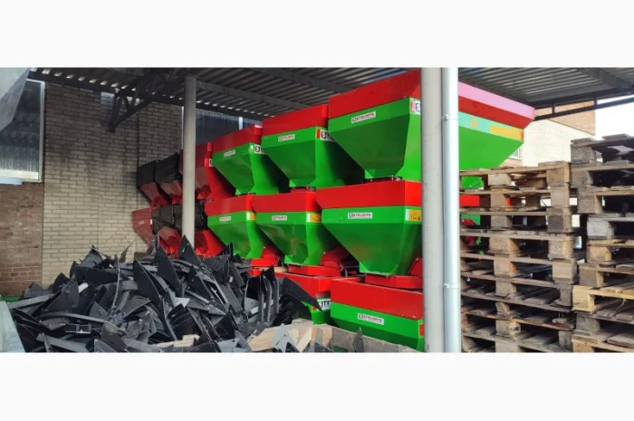 Розкидач міндобрив 300кг, 500кг, 650кг 1000кг польський(пластик, метал)- фото № 12