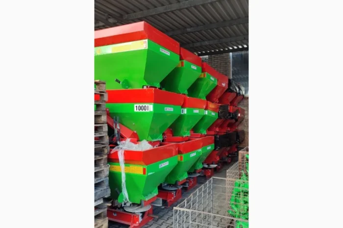 Розкидач міндобрив 300кг, 500кг, 650кг 1000кг польський(пластик, метал)- фото № 13