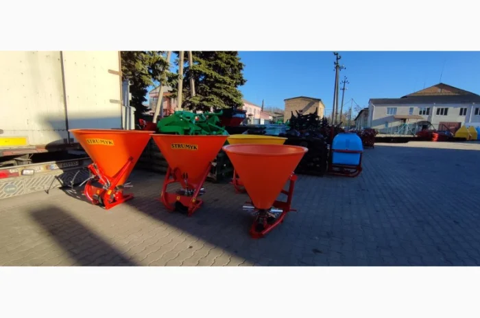 Розкидач міндобрив 300кг, 500кг, 650кг 1000кг польський(пластик, метал)- фото № 5