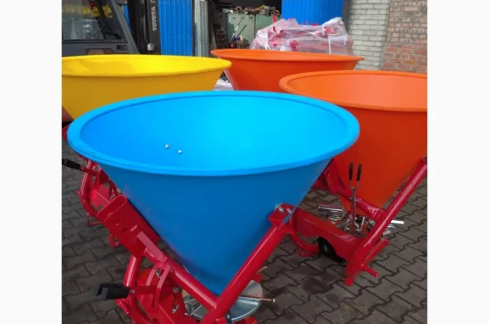 Розкидач міндобрив 300кг, 500кг, 650кг 1000кг польський(пластик, метал)- фото № 7