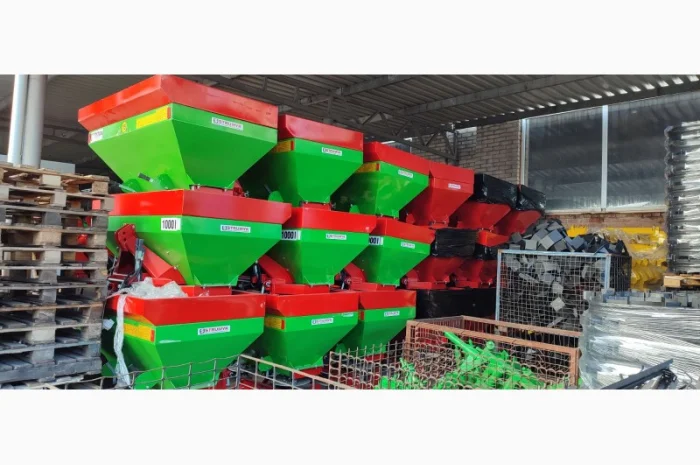 Розкидач міндобрив 300кг, 500кг, 650кг 1000кг польський(пластик, метал)- фото № 8