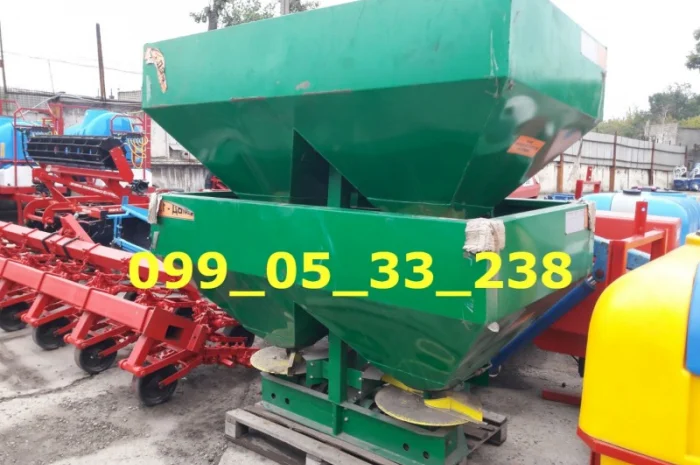 Самый популярный Разбрасыватель минеральных удобрений МВД-1200 кг усиленный МВУ- фото № 1