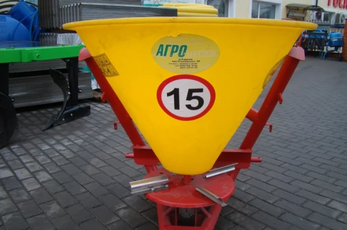 Розкидачі мін-добрив навісні Jar-met на 300-500 л- фото № 2