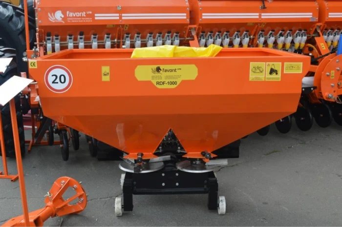 Розкидач мінеральних добрив РДФ-1000- фото № 3