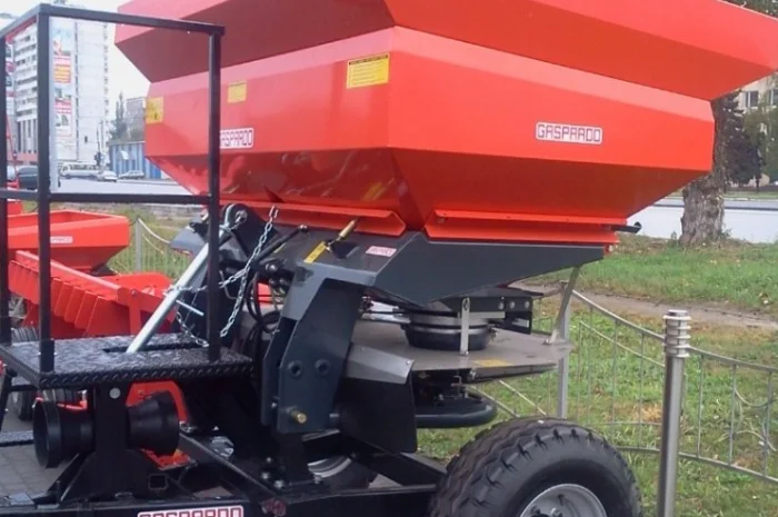 Разбрасыватель минеральных удобрений ZENO 32 GASPARDO (объем бункера 3000 л.)- фото № 1