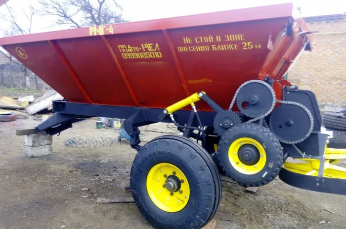 Разбрасыватель минеральных удобрений, песка РМГ4, РУМ4- фото № 1