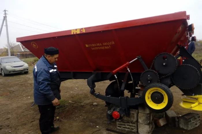 Разбрасыватель минеральных удобрений, песка РМГ4, РУМ4- фото № 9