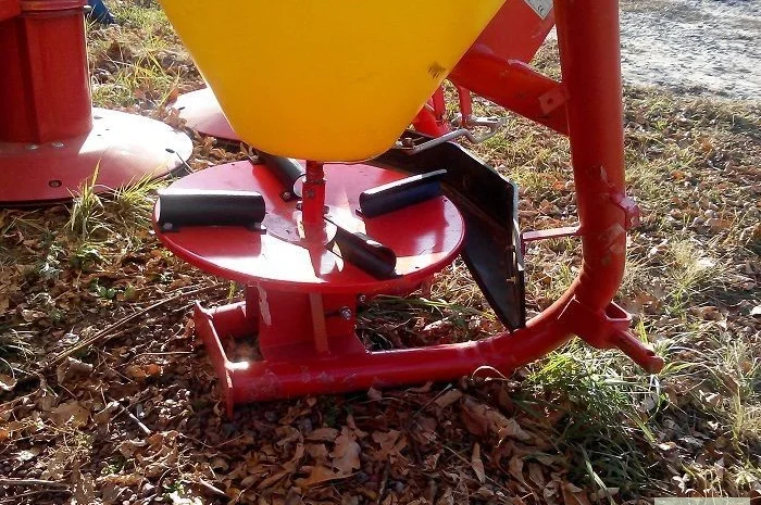 Разбрасыватель минеральных удобрений 500 кг садовый Jar-Met Польша- фото № 6