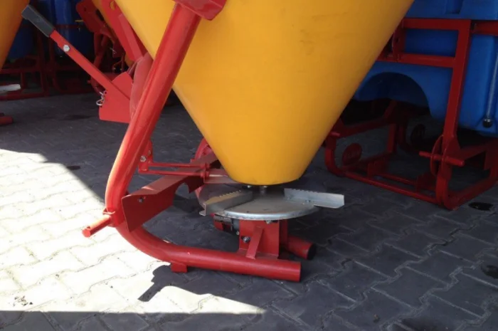 Разбрасыватель удобрений 200 - 1000 кг Jar-Met Польша- фото № 3