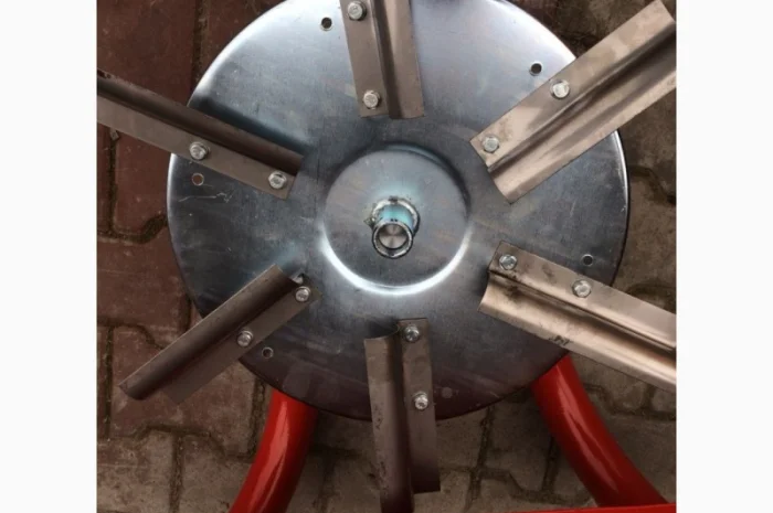 Разбрасыватель удобрений лейка рум 200 - 300 - 500 - 650 Польша- фото № 14