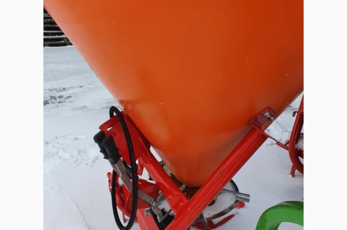 Розкидач міндобрив лійка рум 200 300 500 650 кг Польща- фото № 9