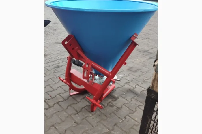 Розкидач міндобрив лійка рум 200 300 500 650 кг Польща- фото № 8