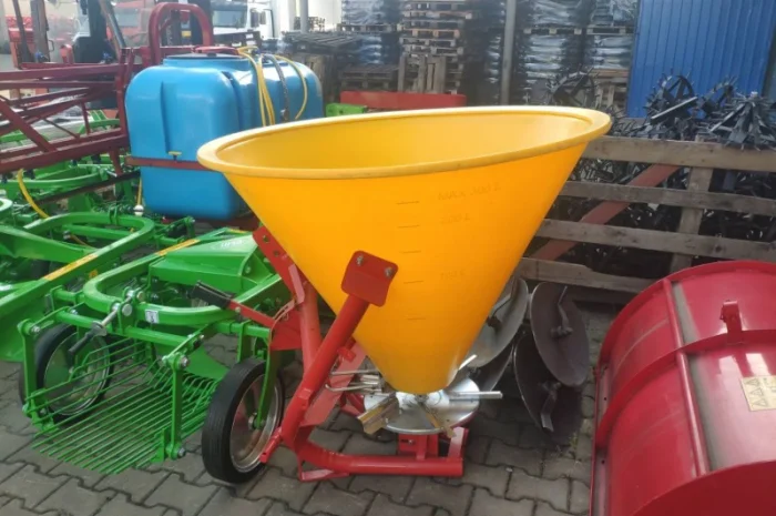 Розкидач міндобрив лійка рум 200 300 500 650 кг Польща- фото № 18