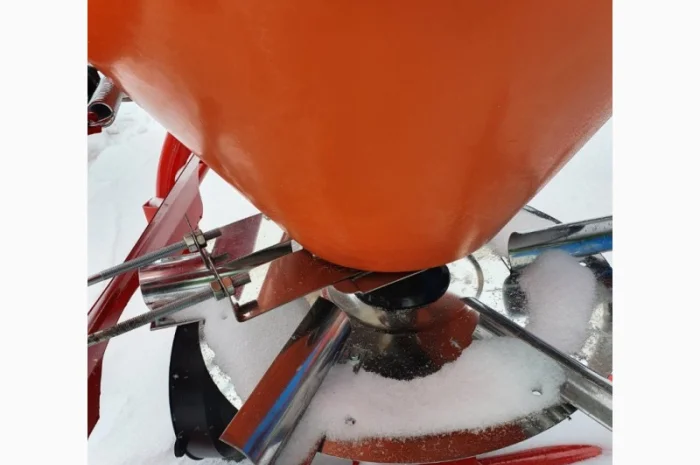 Розкидач міндобрив лійка рум 200 300 500 650 кг Польща- фото № 15