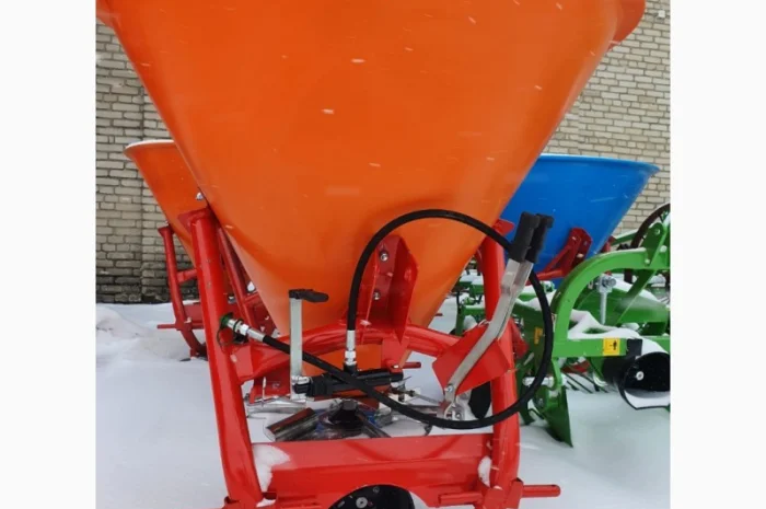 Розкидач міндобрив лійка рум 200 300 500 650 кг Польща- фото № 14
