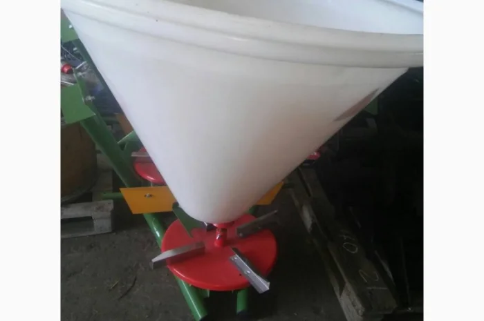 Разбрасыватель удобрений, лейка, рум 300 - 500 - 650 - 1000 кг- фото № 8