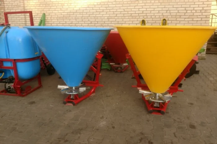 Розкидач міндобрив лійка рум 200 300 500 кг Strumyk- фото № 7