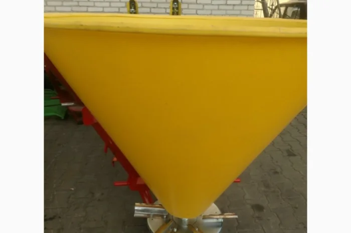 Розкидач міндобрив лійка рум 200 300 500 кг Strumyk- фото № 6