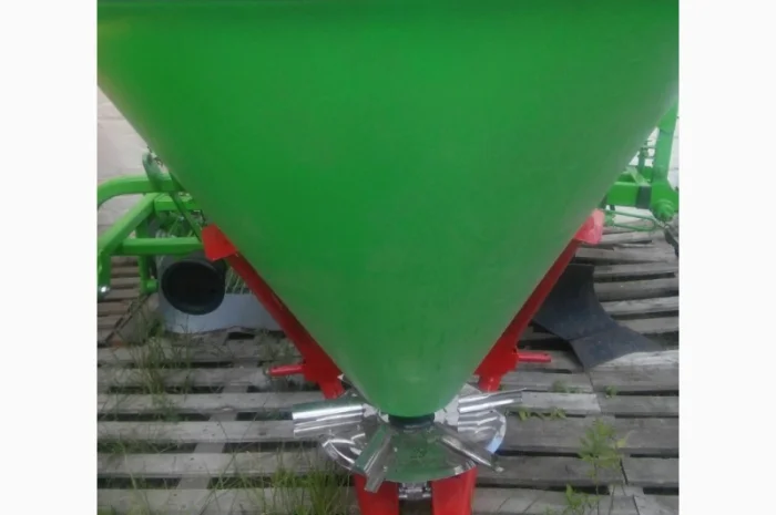 Розкидач міндобрив лійка рум 200 300 500 кг Strumyk- фото № 4