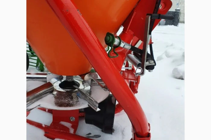 Розкидач міндобрив лійка рум 200 300 500 кг Strumyk- фото № 16