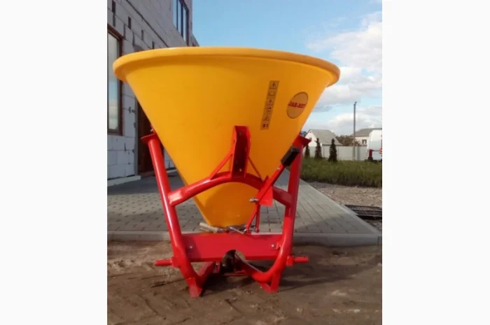 Разбрасыватель минеральных удобрений на 500 кг (бак пластиковый) фирмы Jar Met- фото № 5