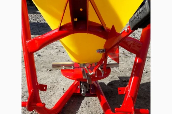 Розкидач мінеральних добрив на 300 кг (бак пластиковий) фірми Jar-Met- фото № 2